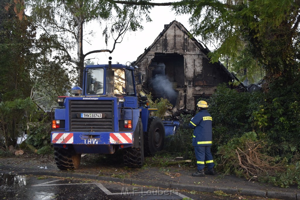 Grossfeuer Einfamilienhaus Siegburg Muehlengrabenstr P0888.JPG - Miklos Laubert